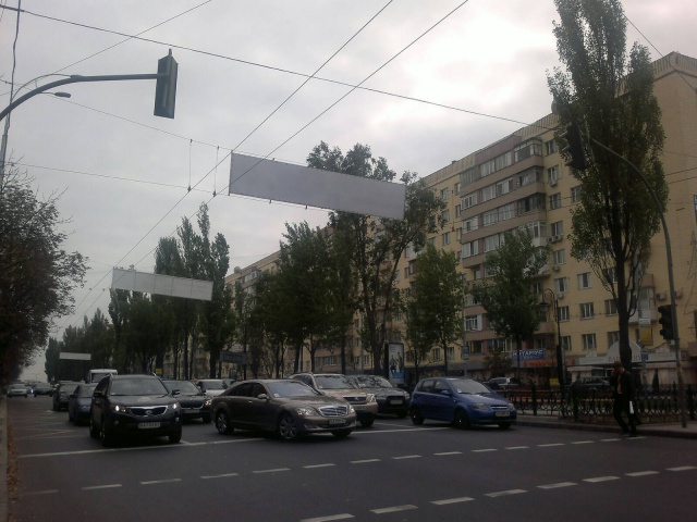 Тролл 5x1,  Л.Украинки бул., 13