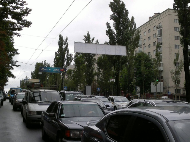 Тролл 5x1,  Л.Украинки бул., 3