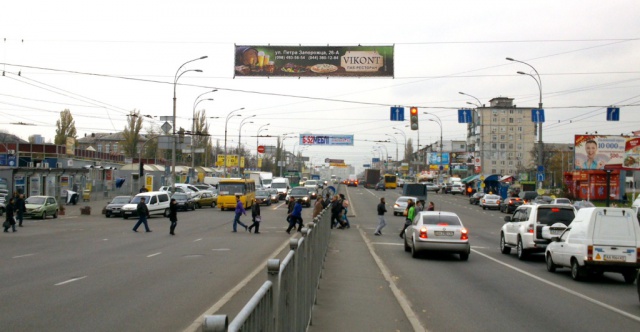 Тролл 5x1,  Перова бул., 17